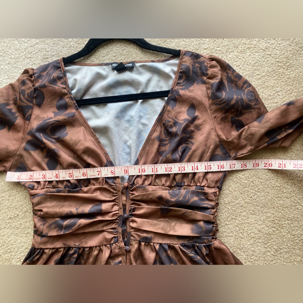 Pretty Little Thing brown cinched waist floral digital rose dress button down - Picture 16 of 17